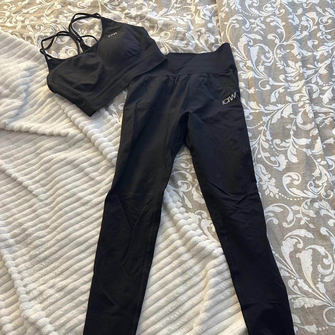 Iciw träningstights och topp