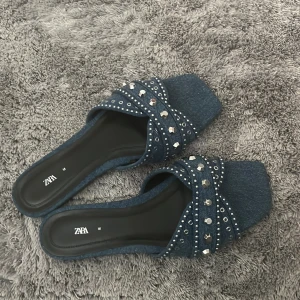 Coolaste skorna - Världens coolaste och unikaste skor. Storlek 38. Kan även byta mot större storlek 