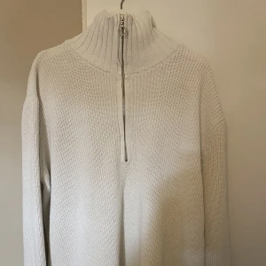 Träja/Klänning med dragkedja - Superfin klänning/tröja som inte kommer till användning längre! Inga skador på den! hör av dig för egna bilder på den ✨