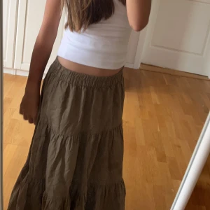 Jättefin långkjol - Säljer denna jättefina långkjol då den inte kommer till användning. Köpte de från plick💘💘💘