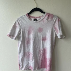 T-shirt från Gina Tricot - Väldigt bra skick och storlek S