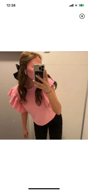 Zara topp - Zara topp i frotté🌸 stl m men passar xs-m (jag har oftast xs), säljer då den inte kommer till användning