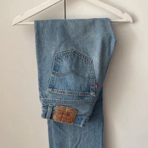 Vintage levis 501:or - Superfina levis. Märkta med ”xx” vilket betyder workwear, så de är något tjockare i tyget. I superfint skick!  De är W31/L36, så ovanligt långa. Jag är en XS/171.