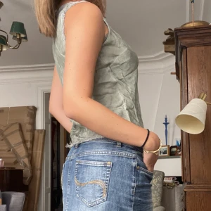 Grön topp  - Grön topp i skönt material 