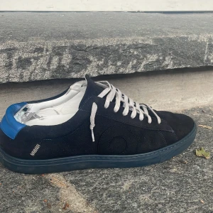 Oliver cabell skor - Detta är ett par Oliver cabell skor som är i 7/10 skick ansvällds ca 6 månader och är perfekt för att grischa nu på sommaren. Jag säljer de för 799 och den kostar några tusen nypris och pris kan diskuteras