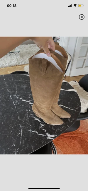 Bronx cowboyboots - Funderar på att sälja mina cowboy boots från Bronx! Så snygga och sparsamt använda🐝🐝