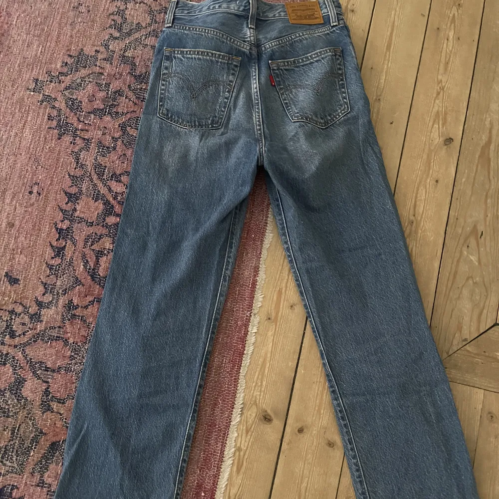 Super sköna Levis jeans, använd några gånger, högmidjade. Jeans & Byxor.