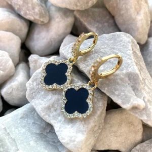 Jättefina örhängen! - Snygga svarta örhängen med glittrande stenar.