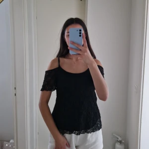 Offshoulder topp - Spetstopp från Gina Tricot. Stl XS men funkar för S med