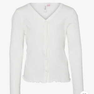 Kofta  - Fin kofta från vero Moda som är samma på bilden fast magtröja, skriv för frågor och bilder ❣️