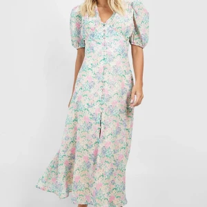 Sommarklänning - Först ut är den här sommardröm, helt oanvänd från boohoo i storlek 38!