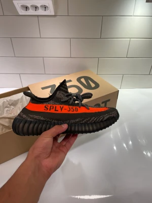 Adidas Yeezy Boost 350 V2 Carbon beluga - - Condition Ds - Stl Us 9 - bin 2300 -Äkthetsbevis finns