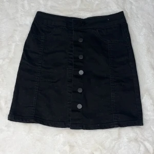 Svart jeanskjol  - Från Gina, aldrig använd