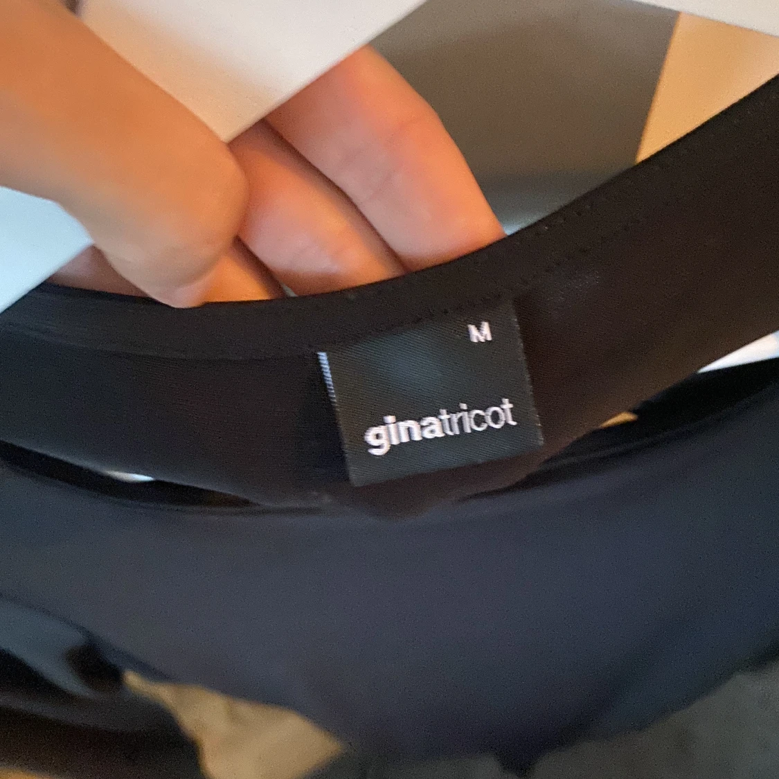 Svart body med öppen rygg - 91