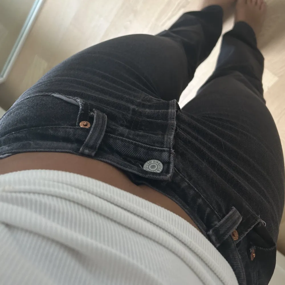 Levis jeans i modellen ribcage straight. Använda fåtal gånger🫶🏽 W:25 L:29. Jeans & Byxor.