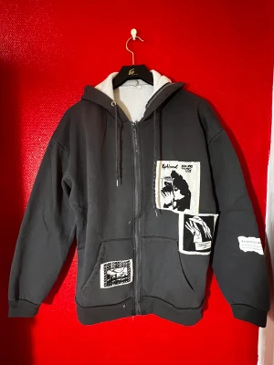 Zip Hoodie - Snygg ziphoodie från Emmiol med storlek M men passar även S