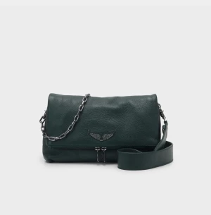 Zadig Voltaire väska - Säljer min fina Zadig väska😍😍, väskan är i gott skick och har äktighetsbevis men box och påse saknar tyvärr! Priset kan självklart förhandlas❤️ Nypris : ca 3500 kr