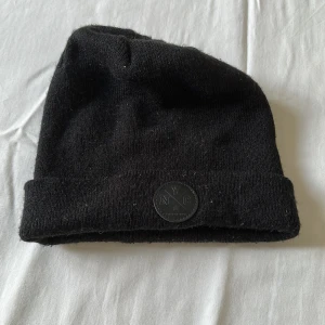 Svart mössa  - Svart varm och go mössa i bomull