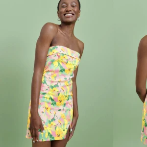 Klänning från ginatricot  - Miniklänning från ginatricot. Säljer pga att jag inte hann lämna tillbaka, alltså ör den oanvänd. 