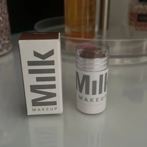 Milk makeup bronzer stick (baked) - Knappt använt för passade inte mig i färg. Pris kan diskuteras. 