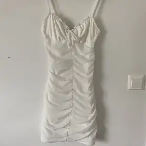 Jättesöt klänning från h&m som inte kommer till användning.🤍