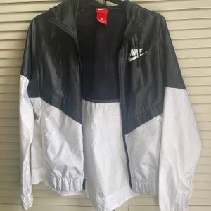 Nike jacka - Vind/regn jacka i superbra skick från Nike