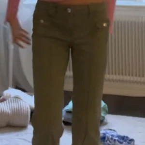 Gröna h&m byxor - Lägger upp igen då det blev något fel på förra annonsen!!❤️