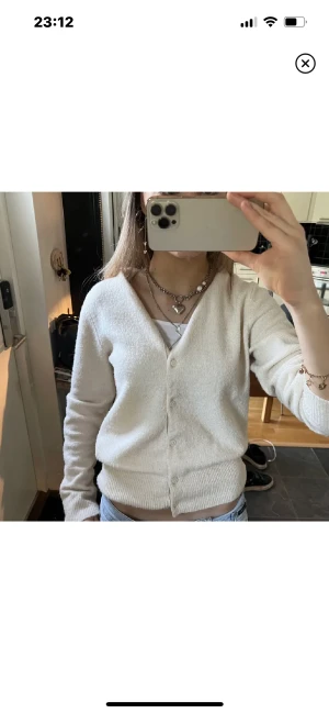 Kofta - Kofta från hm som inte längre säljs! ❗️Notera att min är i färgen beige och inte vit som på de första 2 bilderna i annonsen utan sista bilden är min❗️våga ställa frågor!!