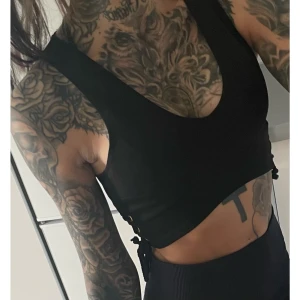 Nelly - Svart topp, strl XS - Svart topp från Nelly i storlek XS 🖤