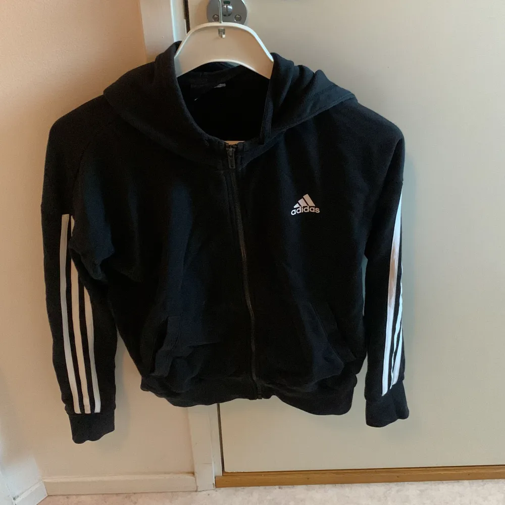 Adidas Hoodie zip som nu är för liten för mig. Hoodies.