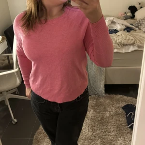 Rosa tröja - Helt oanvänd tröja från mango Tröjan är ribbad och har inga hål eller fläckar