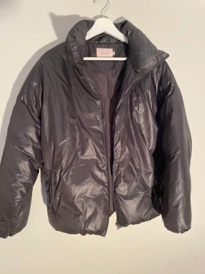Pufferjacket - Väldigt unik dunjacka, aldrig använd.  