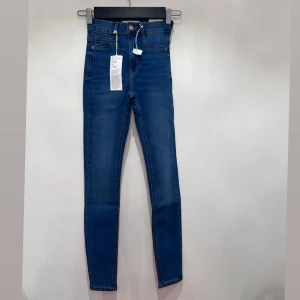 Molly Jeans  - Superstretchiga, super sköna och riktigt bra passform. 