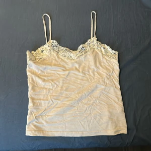 Linne - Linne från Bikbok. Kommer inte till användning. Köparen står för frakten😊