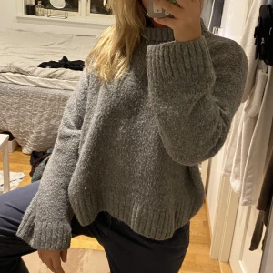 Super skön tröja  - Grå overzized tröja stickad 