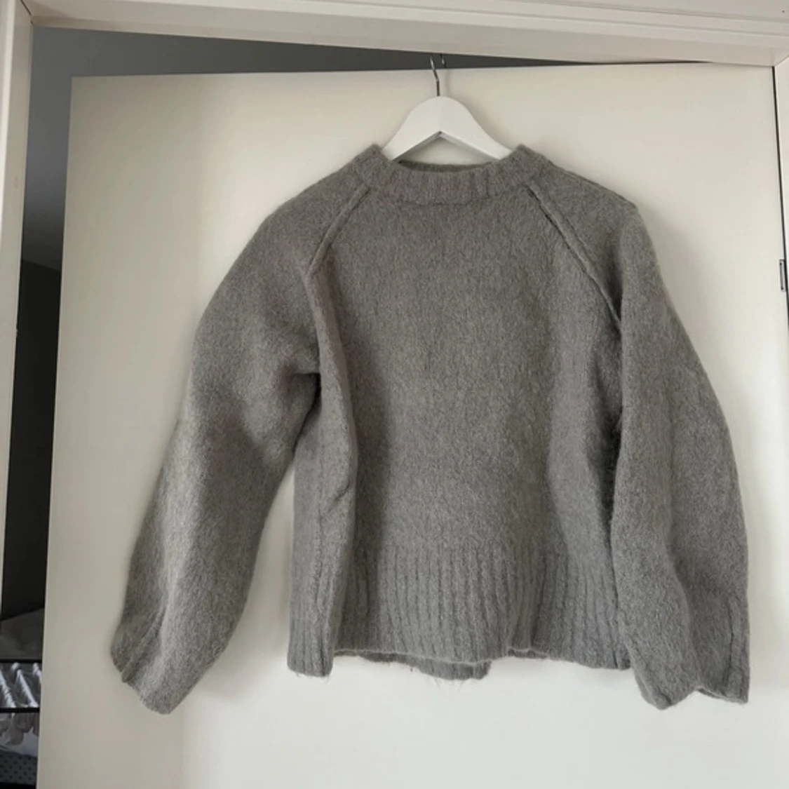 Stickad tröja- Rodebjer