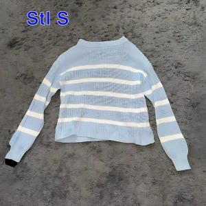 Lager 157 Stickad kofta  - Blå randig stickad kofta från Lager 157🥰