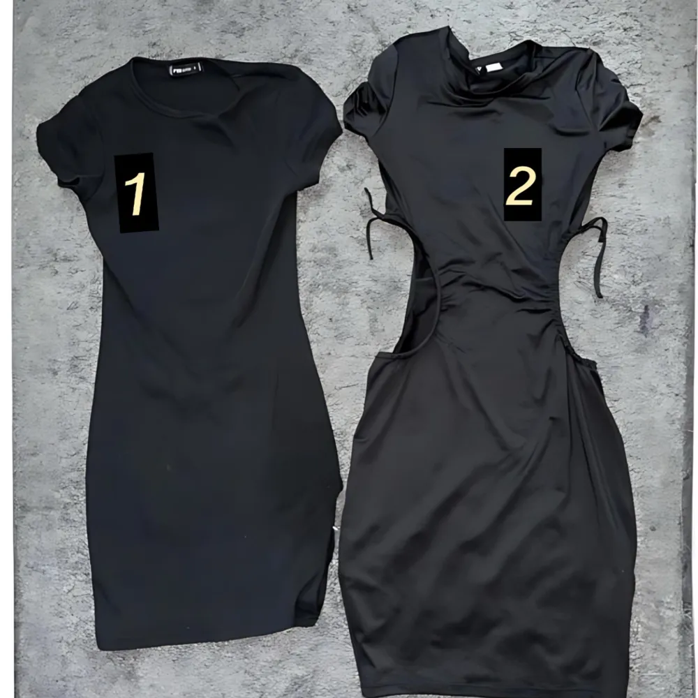 2 svarta klänningar, båda i stl S  Klänning 1- vanlig svart klänning med slits på vänster ben  Klänning 2- en svart klänning som är  öppna i sidorna   1 för 100 2 för 150. Klänningar.