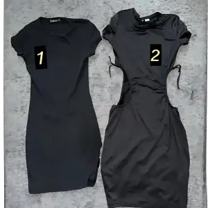 2 svarta klänningar, båda i stl S  Klänning 1- vanlig svart klänning med slits på vänster ben  Klänning 2- en svart klänning som är  öppna i sidorna   1 för 100 2 för 150