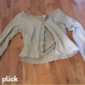 Pastell grön bolero  - Säljer denna sjukt gullig o söt! Men används inte passas me vit tröja