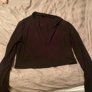 Topp - Topp svart öppning