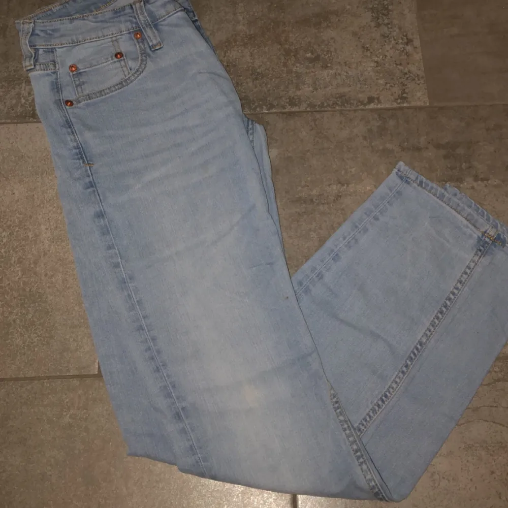 Säljer ett par oanvända jeans från Lager 157.. Jeans & Byxor.