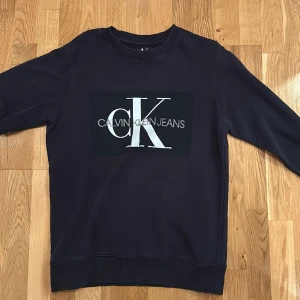 Calvin Klein - Calvin Klein Sweatshirt Storlek M Skick 9/10