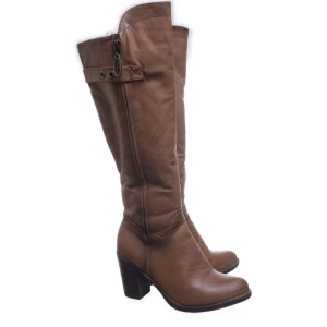 Bruna boots - Perfekta bootsen till höst o vinter! Fodrade. Köpta på sellpy men för små säljer vidare, jag har normalt 38😄 
