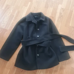 Jacka gina tricot  - Jacka från gina tricot. 