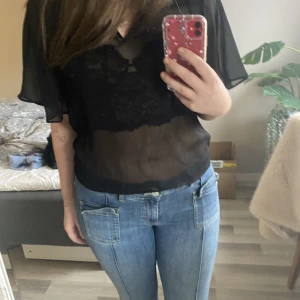 Svart topp - Använd fåtal gånger, storleken stämmer skriv för fler bilder💕