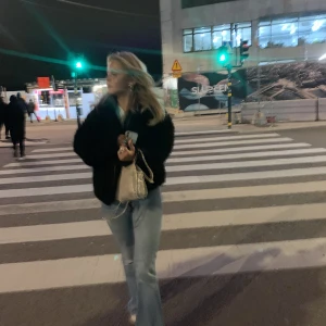 Mysig vinter jacka  - Säljer min sjukt mysiga och snygga jacka som kommer från de kända Merkel ugg