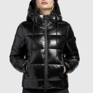 Khujo jacka  - Säljer min supersnygga khujo jacka som är liten i storleken, endast testad!🫶🏼 skriva gärna vid prisförslag eller liknande!