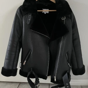 Höst och vinter jacka - Jacka med pilefoder endast använd ett fåtal tillfällen🙌🏼🙌🏼