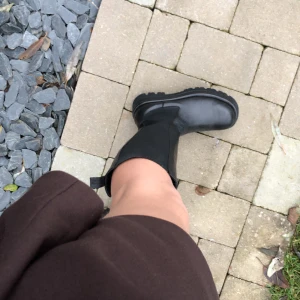 Chuncky boots - Höga stövlar som knappt är använda. Bra skick. Köpta för 1499